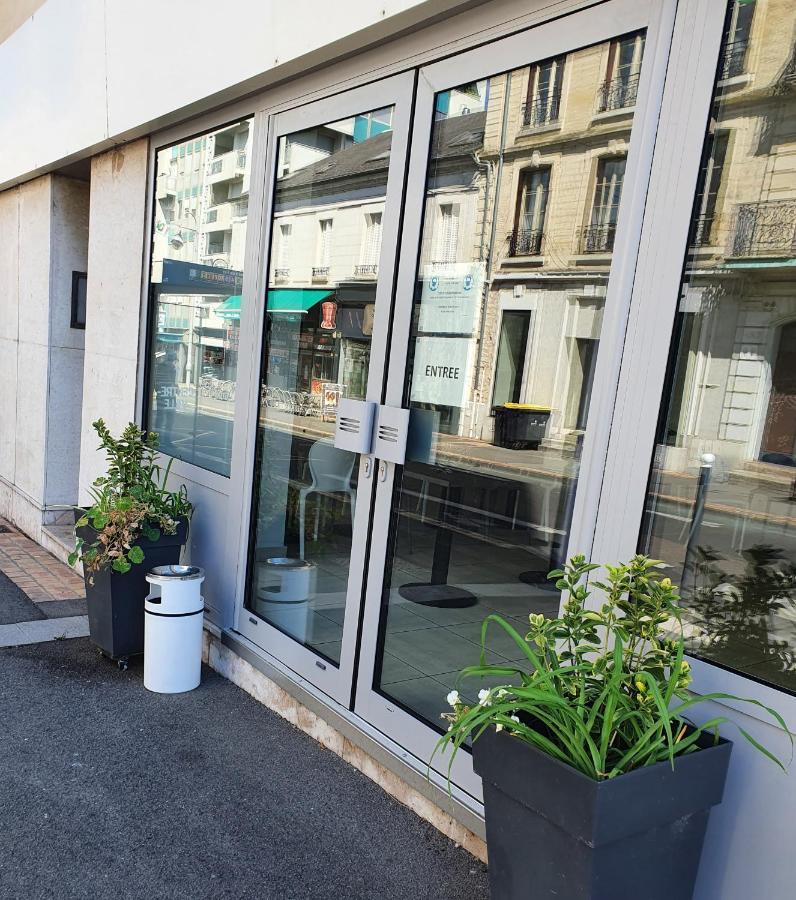 Brit Hotel Confort Nevers Centre Gare Exterior foto